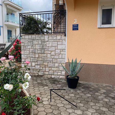Apartments Kivi Novigrad Istria Exteriör bild