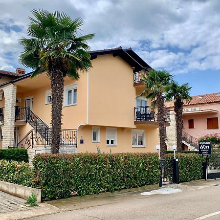 Apartments Kivi Novigrad Istria Exteriör bild