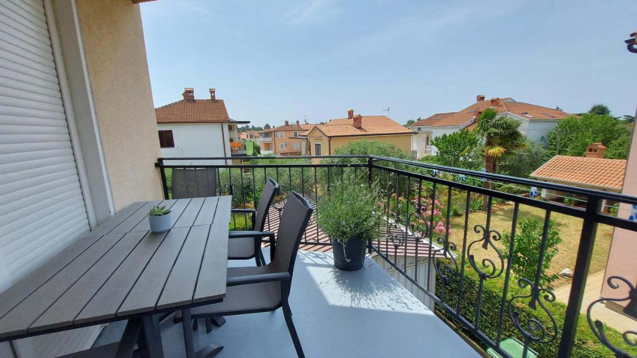 Apartments Kivi Novigrad Istria Exteriör bild